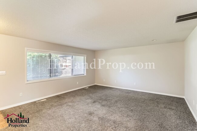 Building Photo - Wonderful Single Level Beaverton Home with...