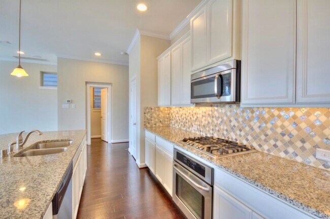 Building Photo - 1804 Cavanal St