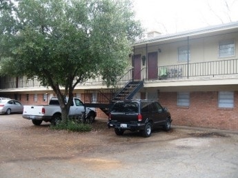 Building Photo - Kenwood Heights