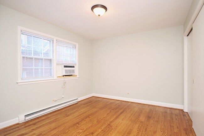 Building Photo - Student-Friendly Ground-Level Apartment Ne...