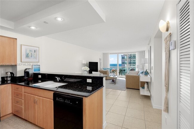 Building Photo - 6917 Collins Ave