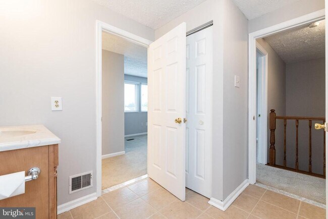 Building Photo - 3348 Raccoon Ct