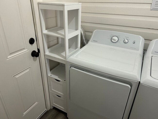 Building Photo - Updated 3 bedroom 2 bathroom duplex in his...