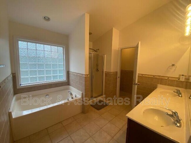 Building Photo - 2916 Chatelaine Pl