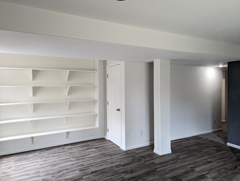 Building Photo - 9464 W Hinsdale Pl