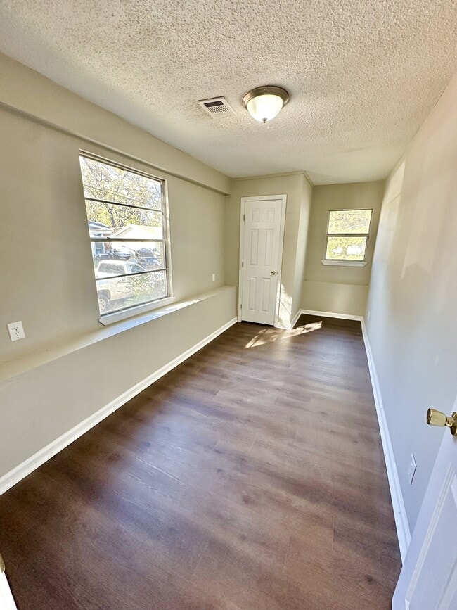 Building Photo - 941 47th Pl N