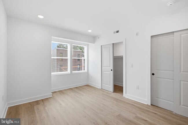 Building Photo - 2216 N Franklin St