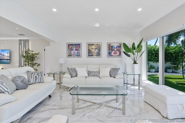 Building Photo - 207 Royal Palm Dr