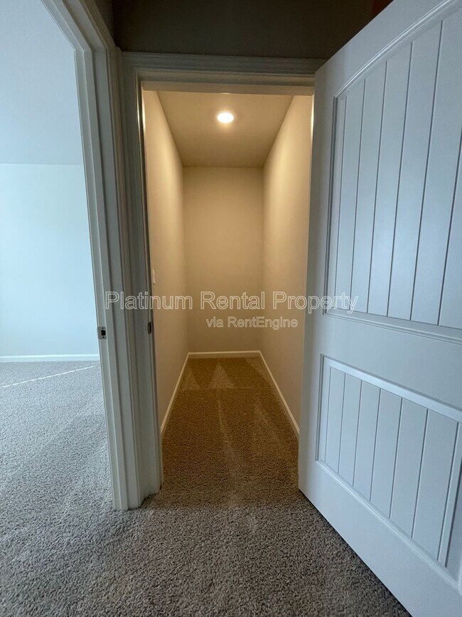 Building Photo - 56 Rustin Rdg