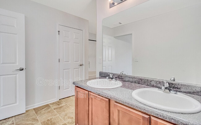 Building Photo - 40 Burnt Oak Rd