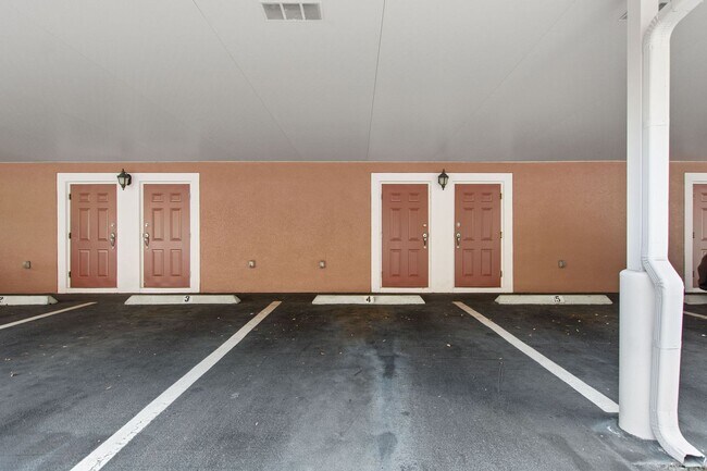 Building Photo - First floor condo in Champions Gate! Ready...