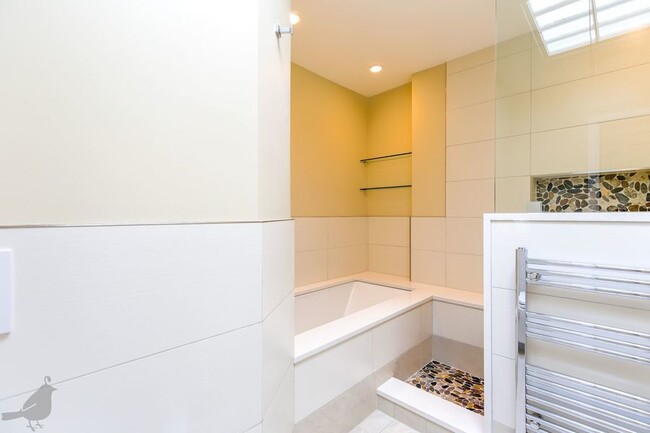 Building Photo - Light-Filled Two Bedroom Home in Hill East...