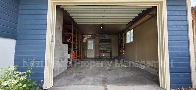 Building Photo - 2910 N McKinney St