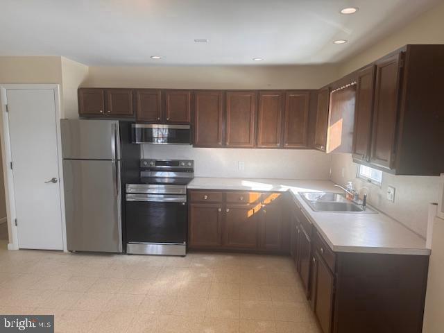 Building Photo - 132 N Main St