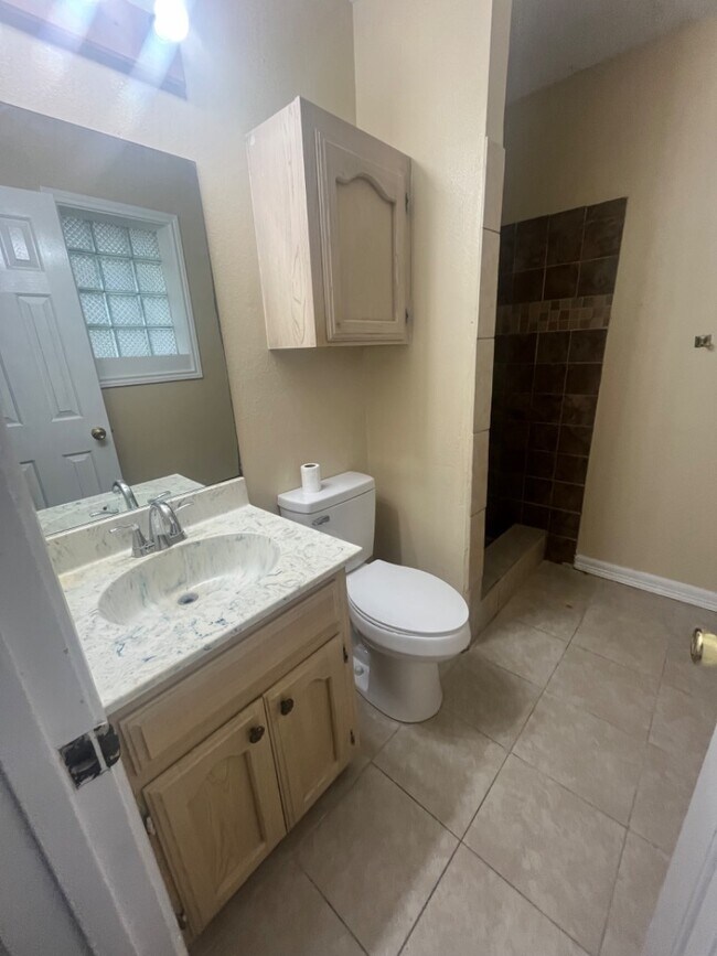 Building Photo - 3020 Floresta St