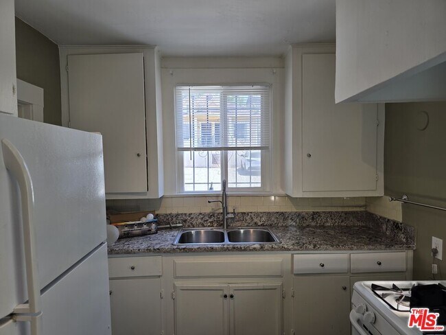 Building Photo - 367 N Avenue 52