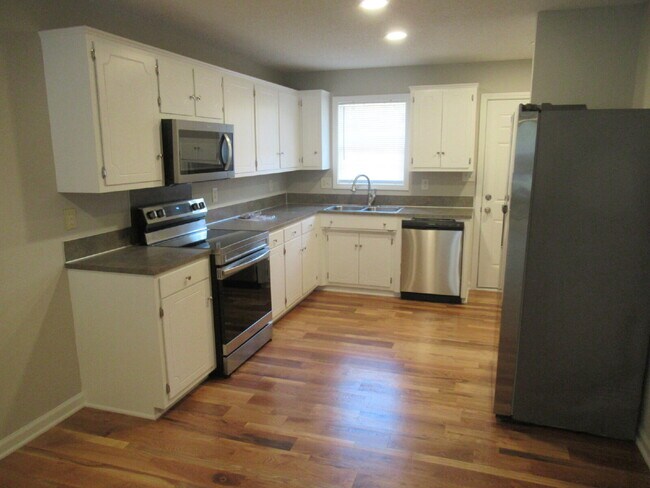 Building Photo - 800 Horseshoe Lake Rd