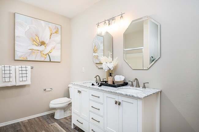 Building Photo - BOTHELL 2 BED, 2 BATH CORNER CONDO FOR REN...