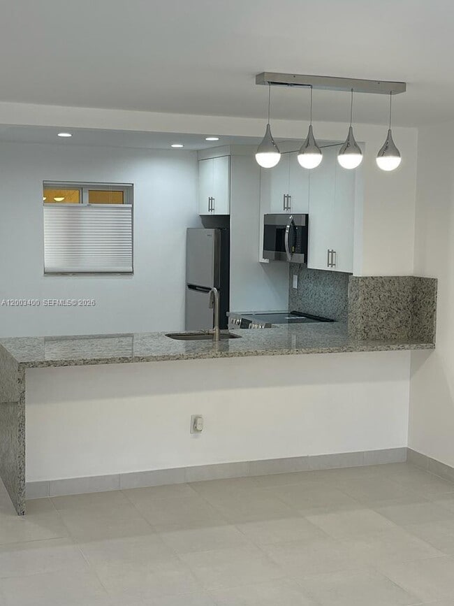 Building Photo - 7732 Camino Real