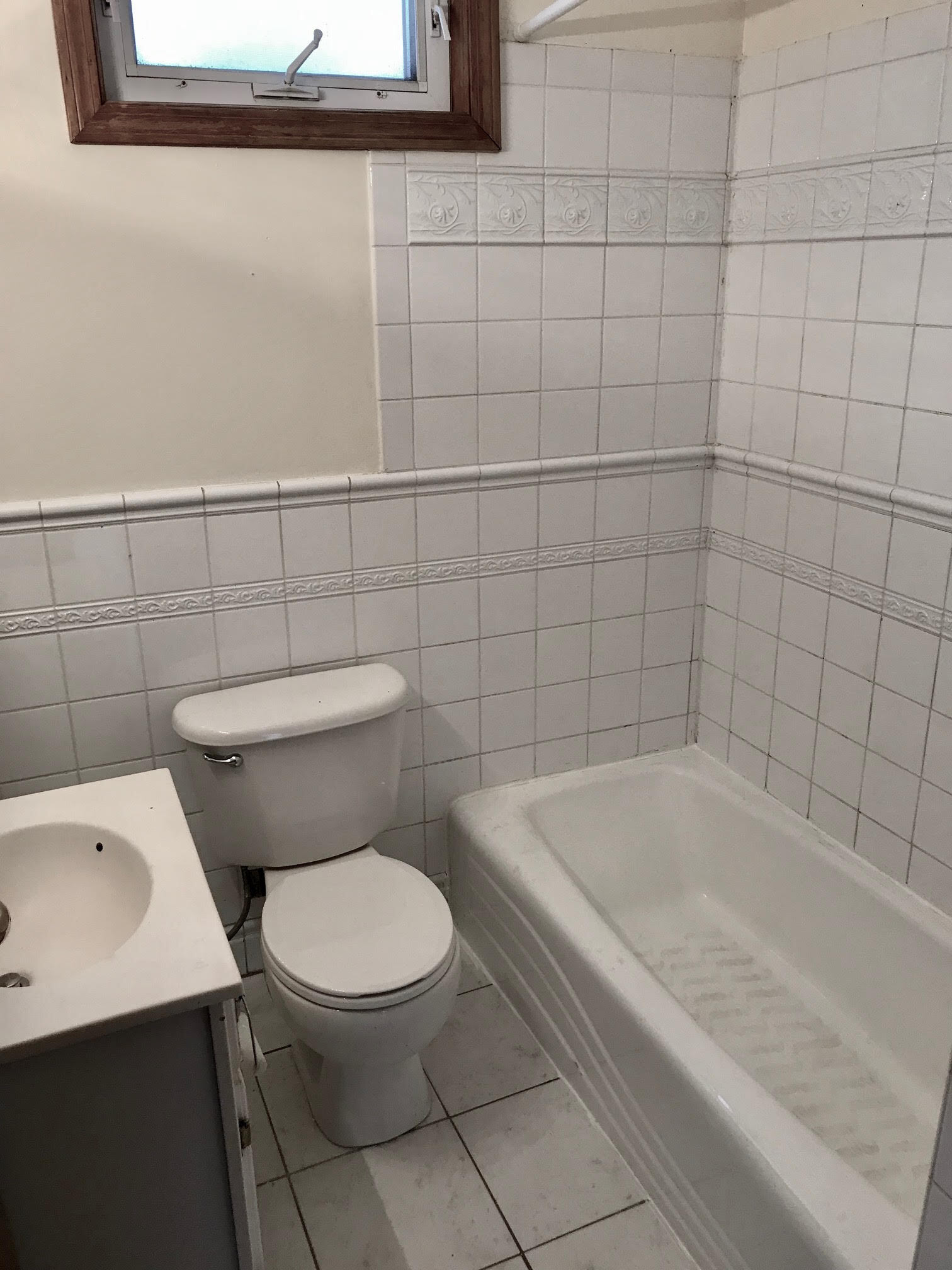 Building Photo - 336 Centre St