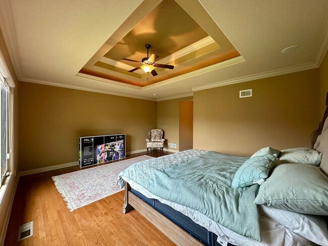 Building Photo - {9003} Wilshire Farms Reverse 1.5 Story Ho...