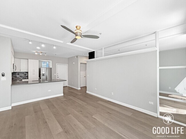 Building Photo - Sleek 1B/1BA Condo in the Heart of Marina District with A/C, In-Unit W/D & Reserved Parking!