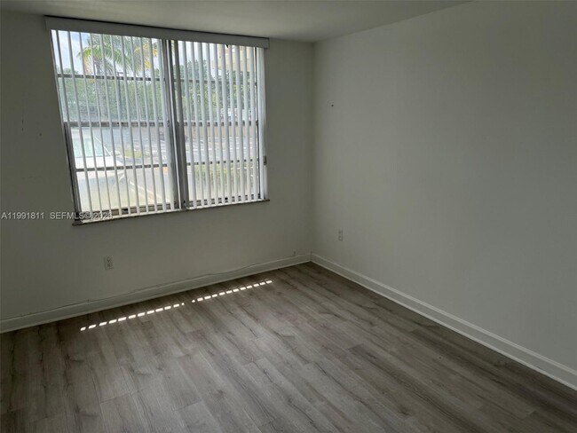 Building Photo - 13120 SW 92nd Ave