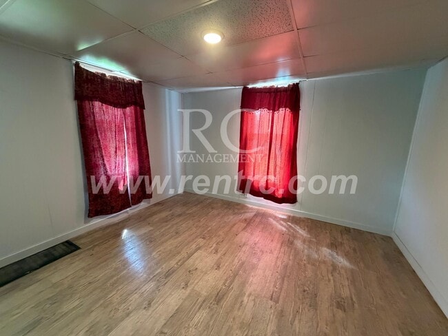 Building Photo - 410 Grant-