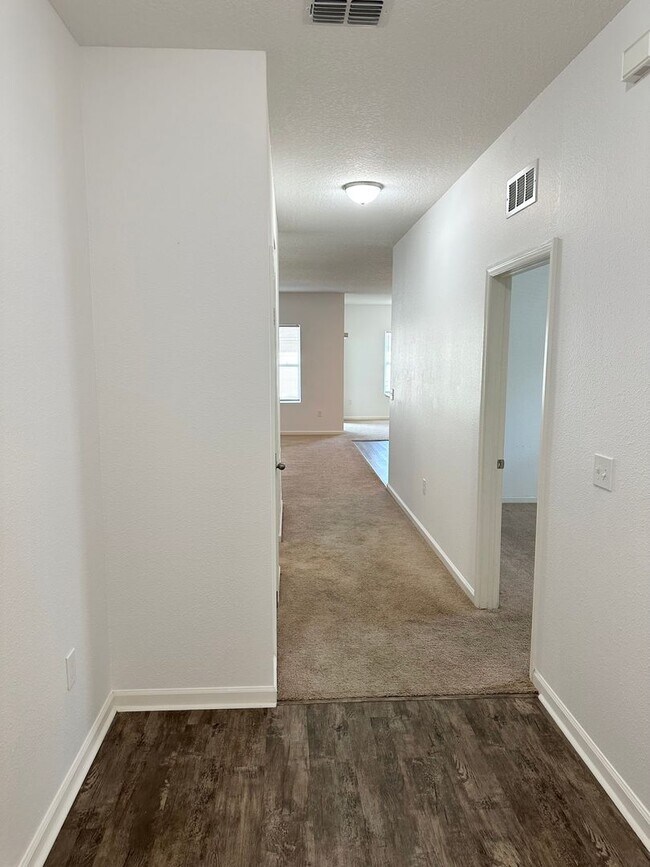 Building Photo - $1,000 Move In Special!!  Private Back Yar...