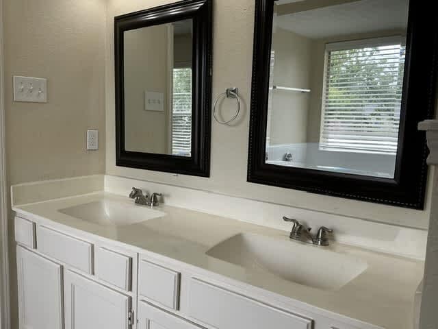 Building Photo - 14423 Sun Harbor Dr