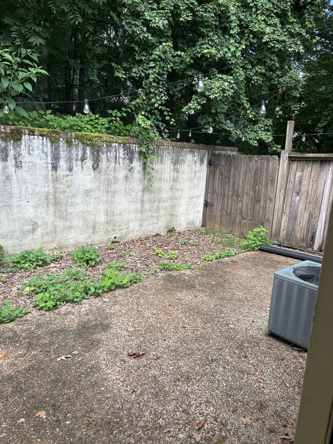 Building Photo - 246 Woodcastle Dr