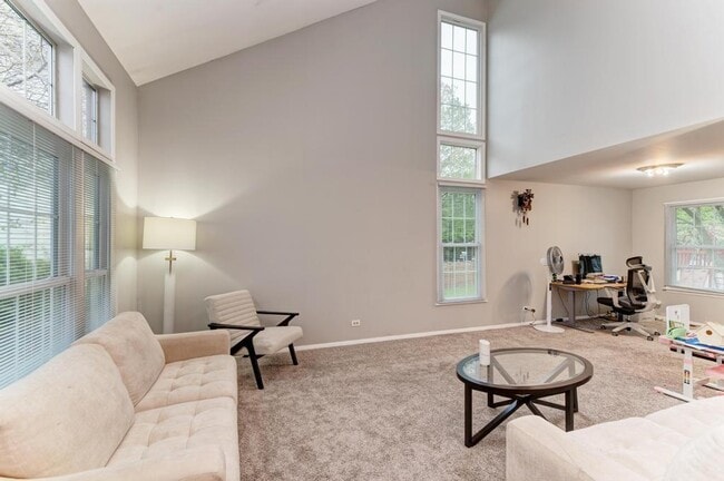 Building Photo - 3615 Fairfax Ct E