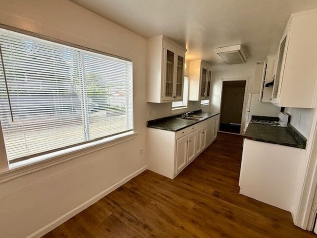 Building Photo - 619 N Plumas St