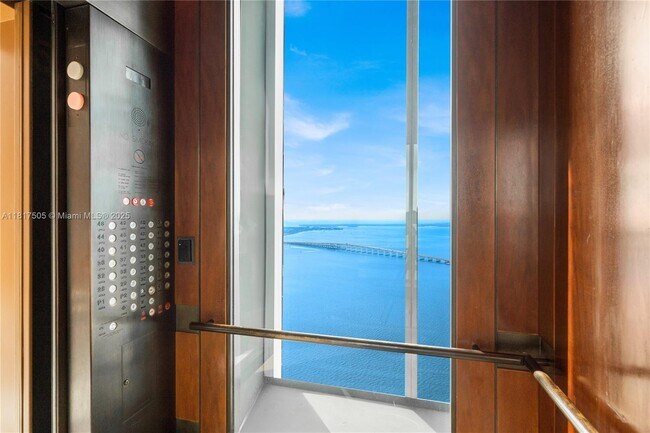 Building Photo - 1643 Brickell Ave