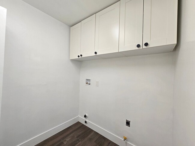 Building Photo - ? Modern 3-Bed, 2-Bath Home with Gorgeous ...