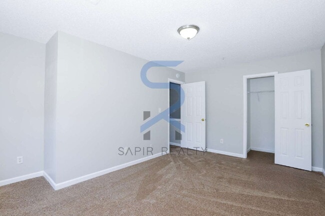 Building Photo - Pet-Friendly Living in Pinedale – 3BR/2.5BA Ready for You