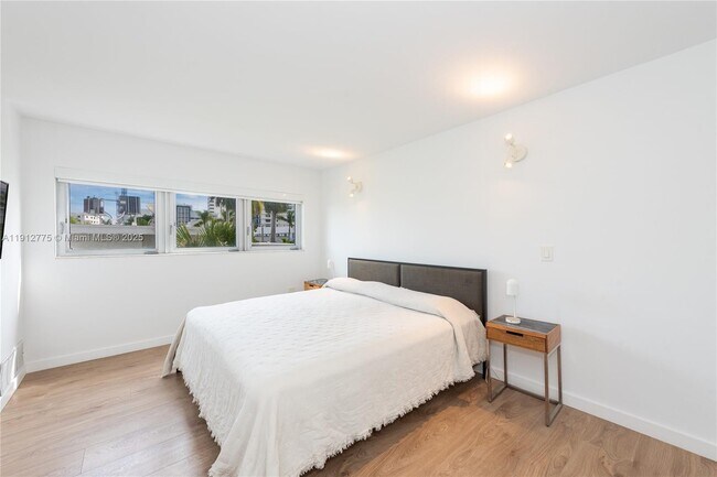 Building Photo - 1881 Washington Ave