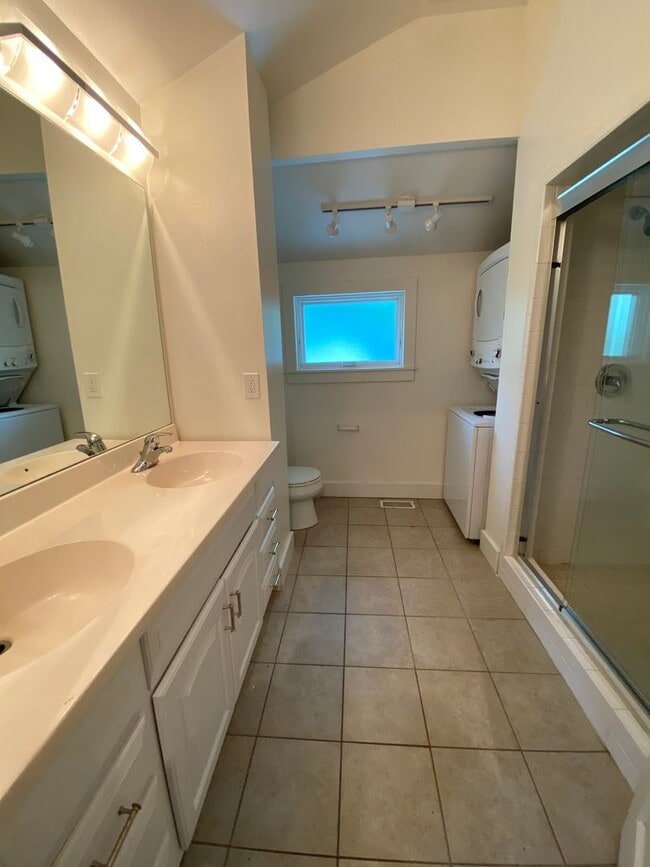 Building Photo - Historic 1920 House! Off-Street Parking, F...