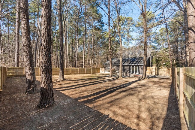 Building Photo - *APPLICATION PENDING* Chapel Hill 3 Bed 2 ...