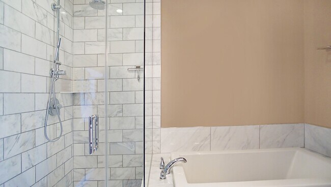 Building Photo - The Martin 1807-Strip/city Views form this Stunning Fully Furnished 2Bd/2Ba Residence