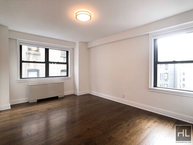 Building Photo - 400 E 89th St