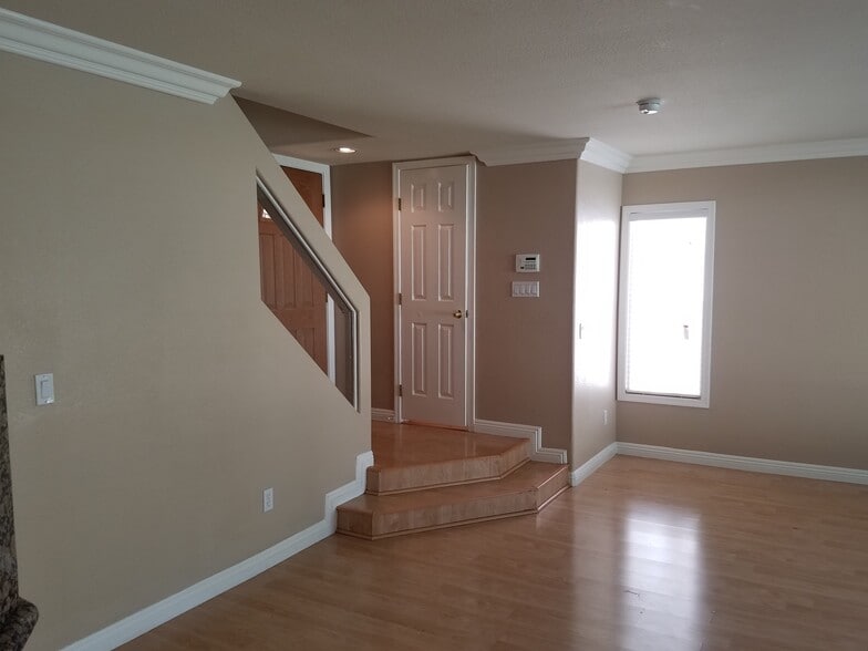 Building Photo - 9740 Powell Plateau Ct