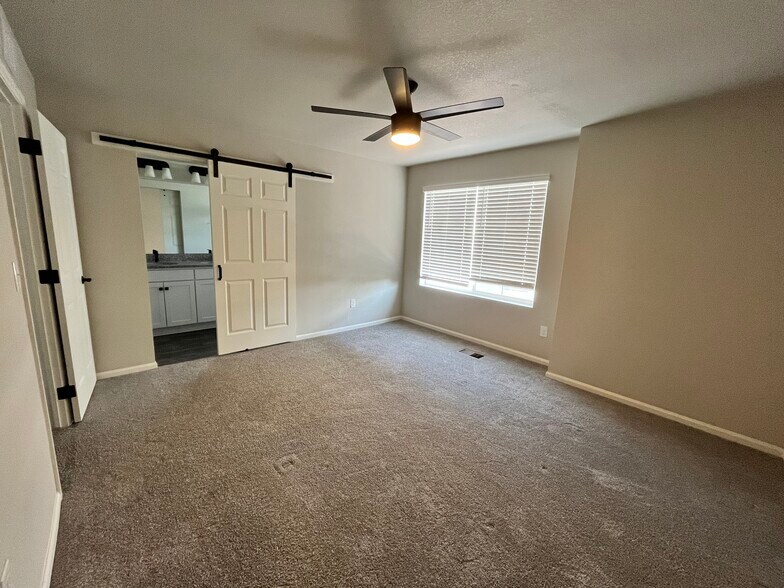 Master bedroom - 4541 N Quemoy St