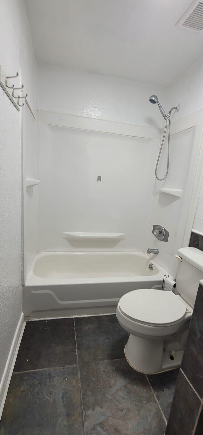 Building Photo - 548 Orange Dr