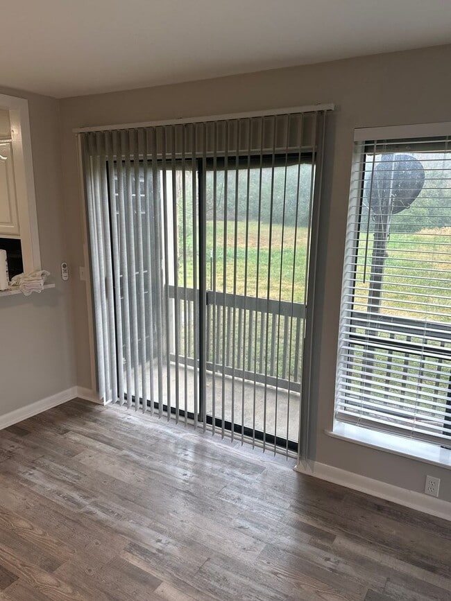 Building Photo - Completely Remodeled 2 Bedroom, 2 Bathroom ground floor Condo in Heber Springs