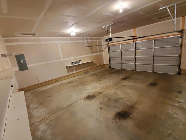 Building Photo - 10510 Woodland Dr