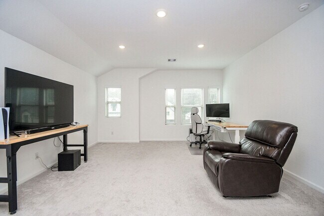 Building Photo - 28722 Mount Bonnell Dr