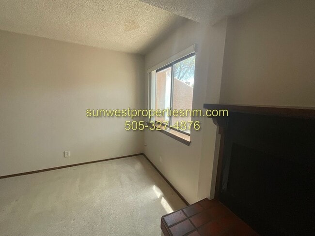 Building Photo - 2 bed Condo in Country Club Villas