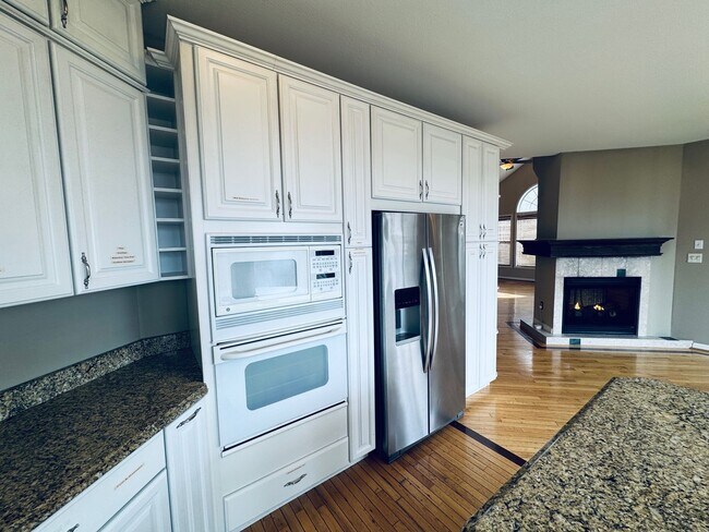 Building Photo - East AVL - Mountain Views and Space Galore!