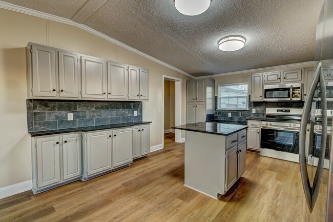 Building Photo - 2210 Stony Point Rd